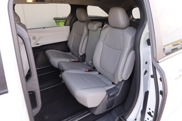 Toyota Sienna Vehicle Image 11