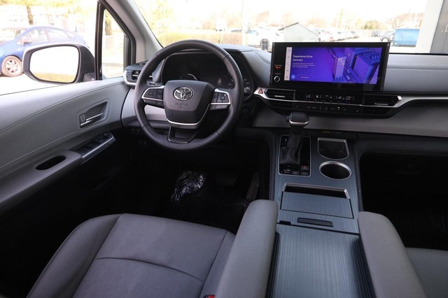 Toyota Sienna Vehicle Image 25