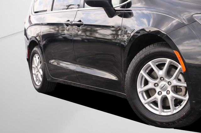 Chrysler Voyager Vehicle Image 03