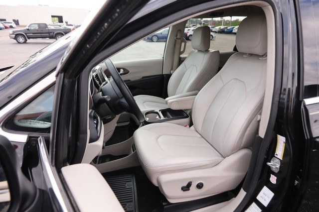 Chrysler Voyager Vehicle Image 08