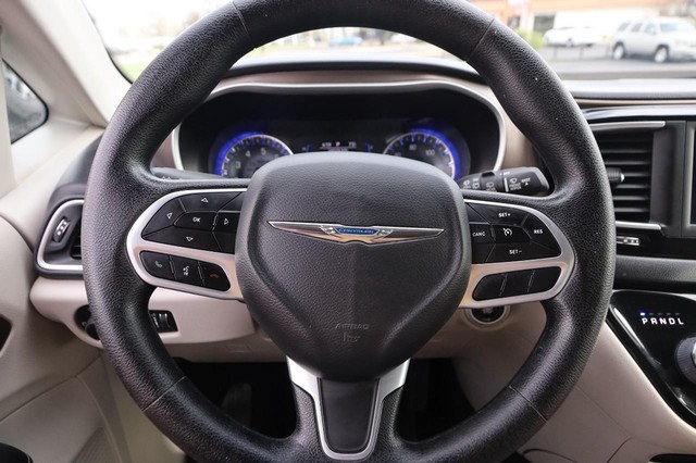 Chrysler Voyager Vehicle Image 11