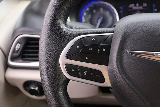 Chrysler Voyager Vehicle Image 12