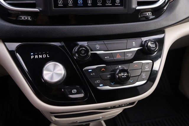 Chrysler Voyager Vehicle Image 19