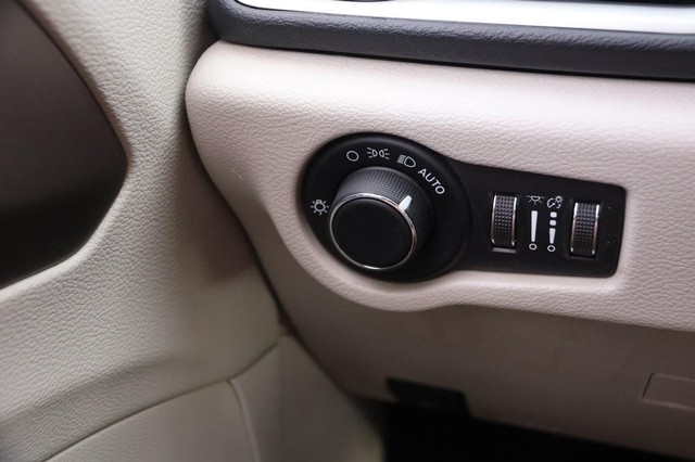 Chrysler Voyager Vehicle Image 21