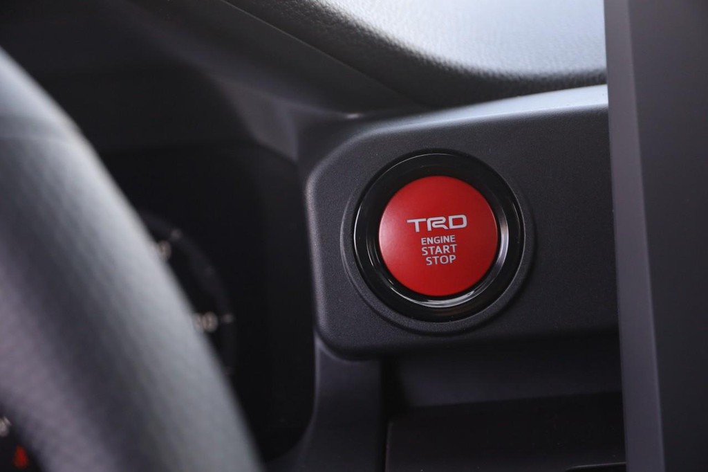 Toyota Tacoma 4WD Vehicle Full-screen Gallery Image 14