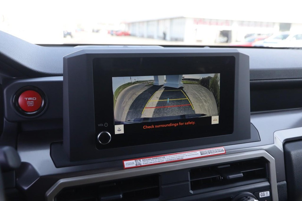 Toyota Tacoma 4WD Vehicle Full-screen Gallery Image 17