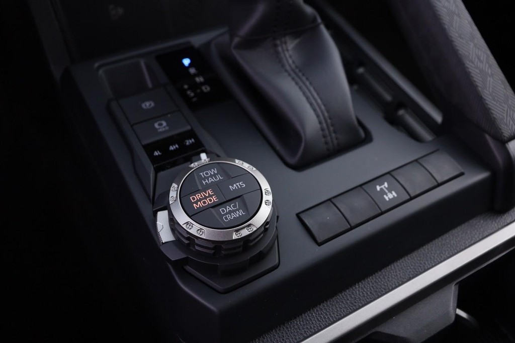 Toyota Tacoma 4WD Vehicle Full-screen Gallery Image 19