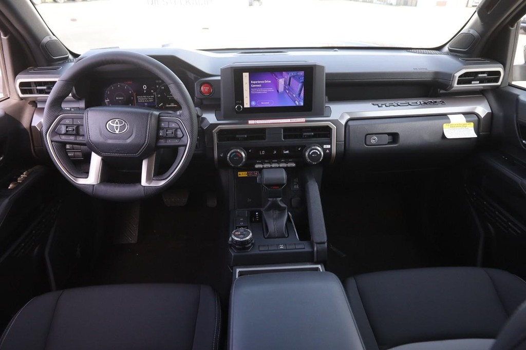 Toyota Tacoma 4WD Vehicle Full-screen Gallery Image 22