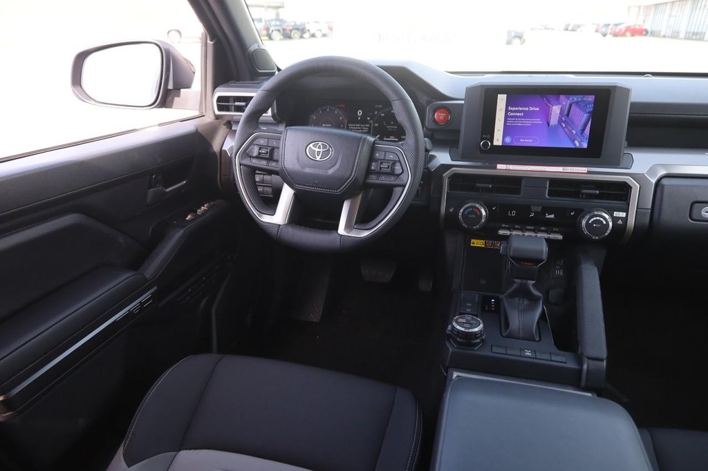 Toyota Tacoma 4WD Vehicle Full-screen Gallery Image 23