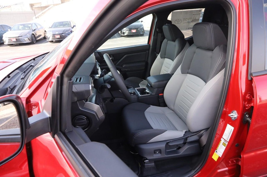 Toyota Tacoma 4WD Vehicle Full-screen Gallery Image 8