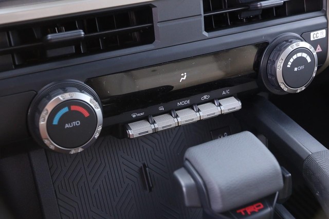 Toyota Tacoma 4WD Vehicle Image 18