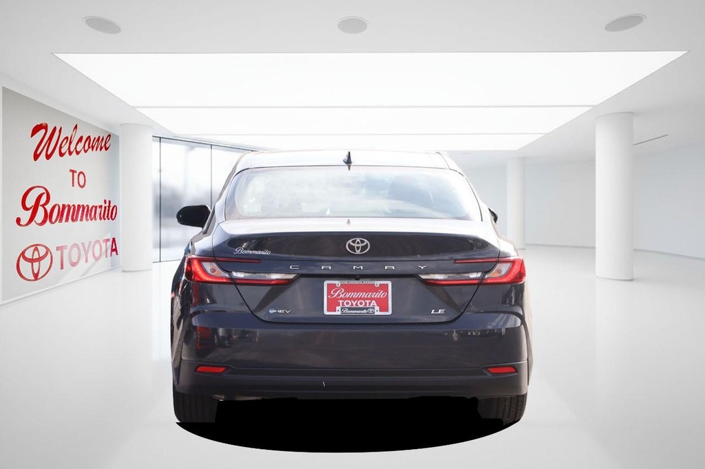 Toyota Camry Vehicle Full-screen Gallery Image 6