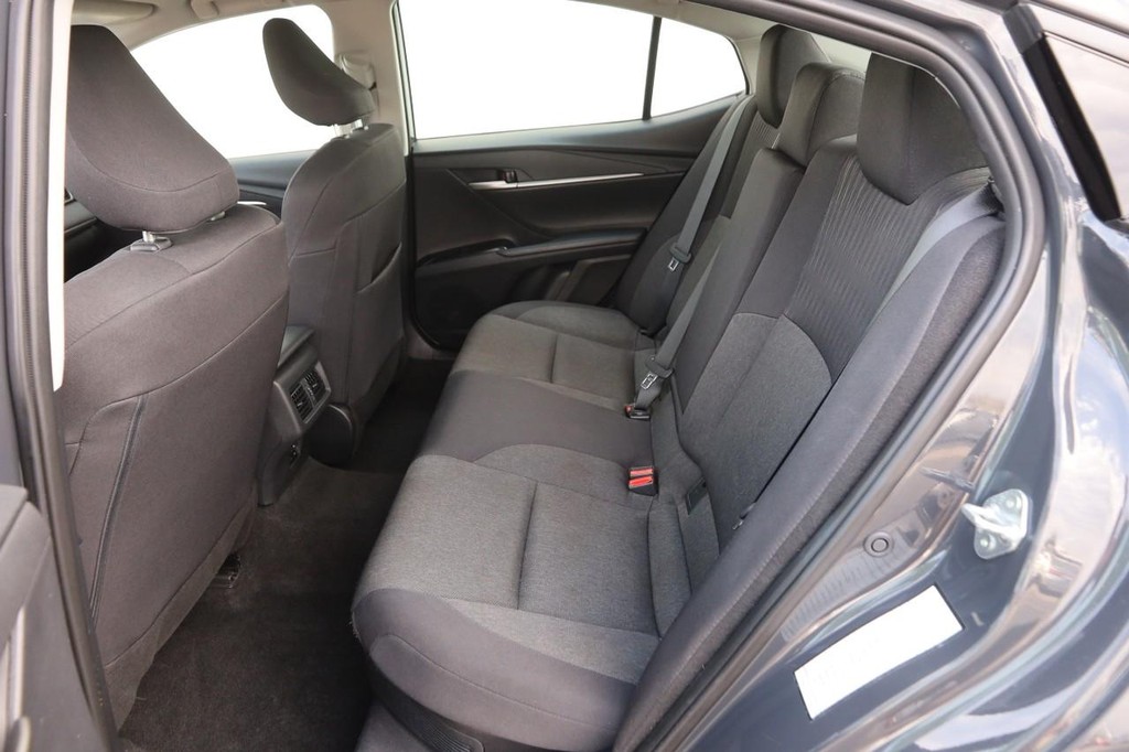 Toyota Camry Vehicle Full-screen Gallery Image 9