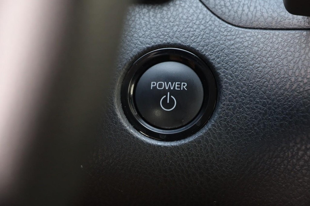 Toyota Camry Vehicle Full-screen Gallery Image 14