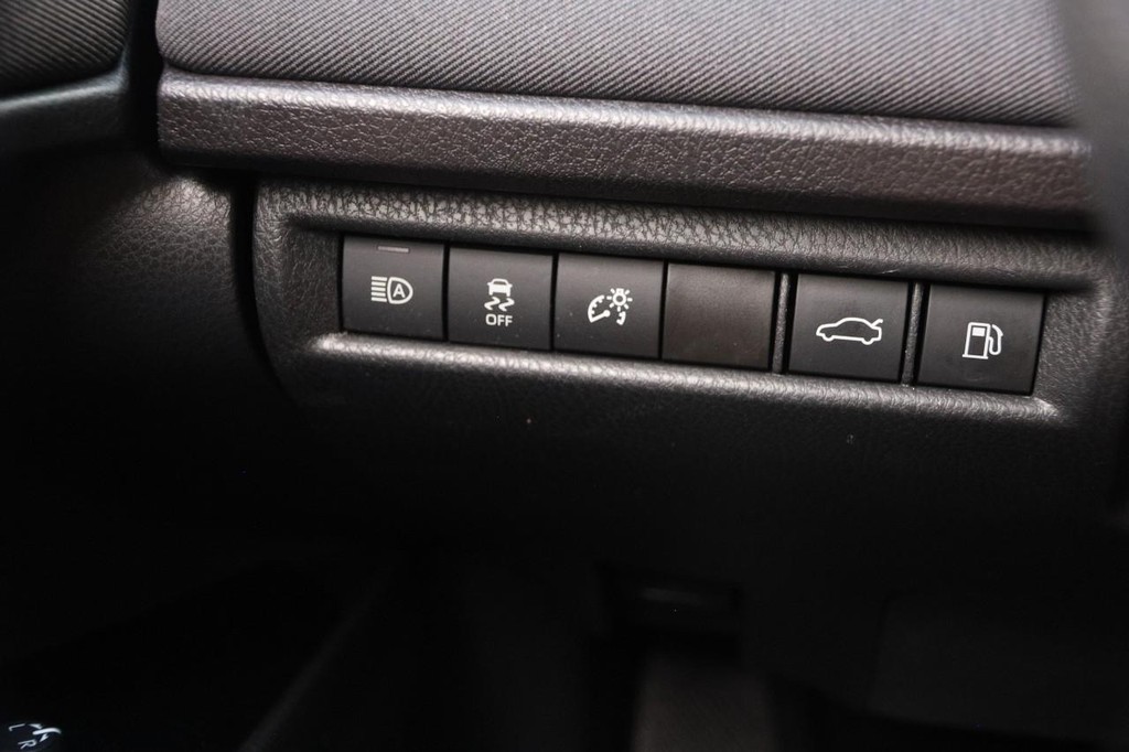 Toyota Camry Vehicle Full-screen Gallery Image 20