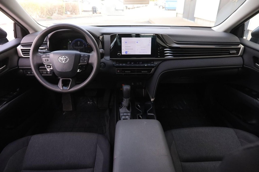 Toyota Camry Vehicle Full-screen Gallery Image 21