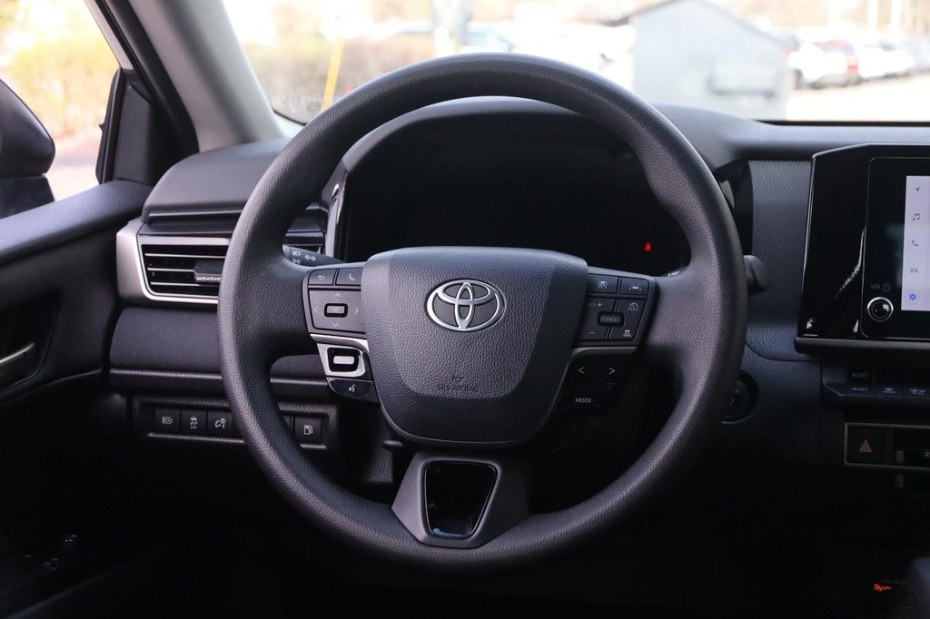 Toyota Camry Vehicle Full-screen Gallery Image 23