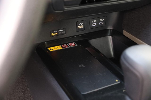 Toyota Camry Vehicle Image 19