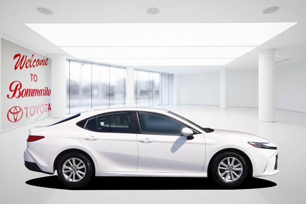 Toyota Camry Vehicle Full-screen Gallery Image 5