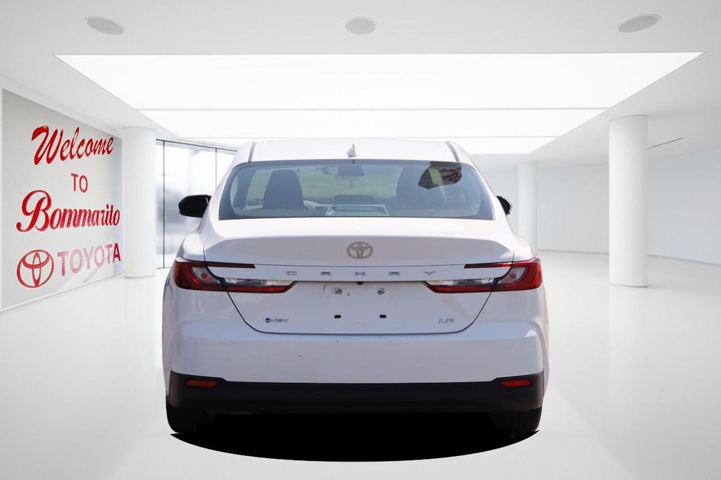 Toyota Camry Vehicle Full-screen Gallery Image 6