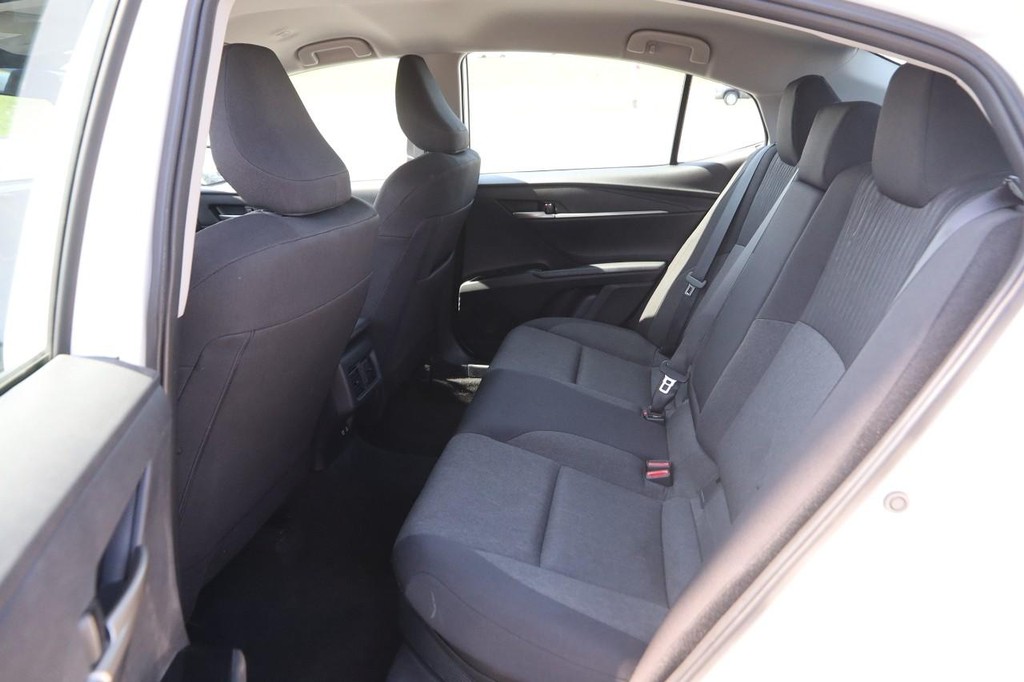 Toyota Camry Vehicle Full-screen Gallery Image 9