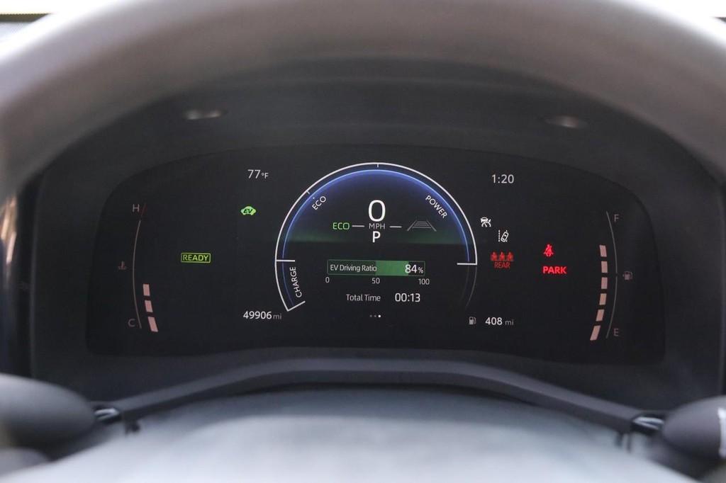 Toyota Camry Vehicle Full-screen Gallery Image 13