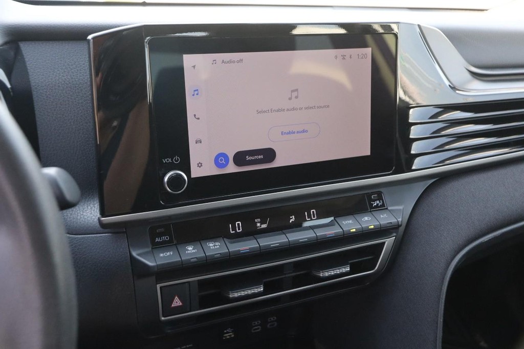 Toyota Camry Vehicle Full-screen Gallery Image 15