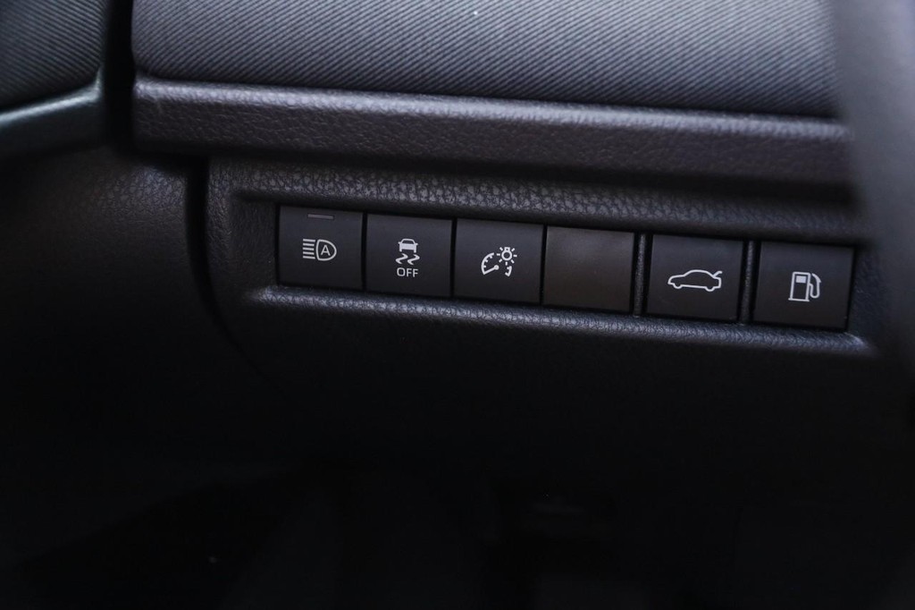 Toyota Camry Vehicle Full-screen Gallery Image 20