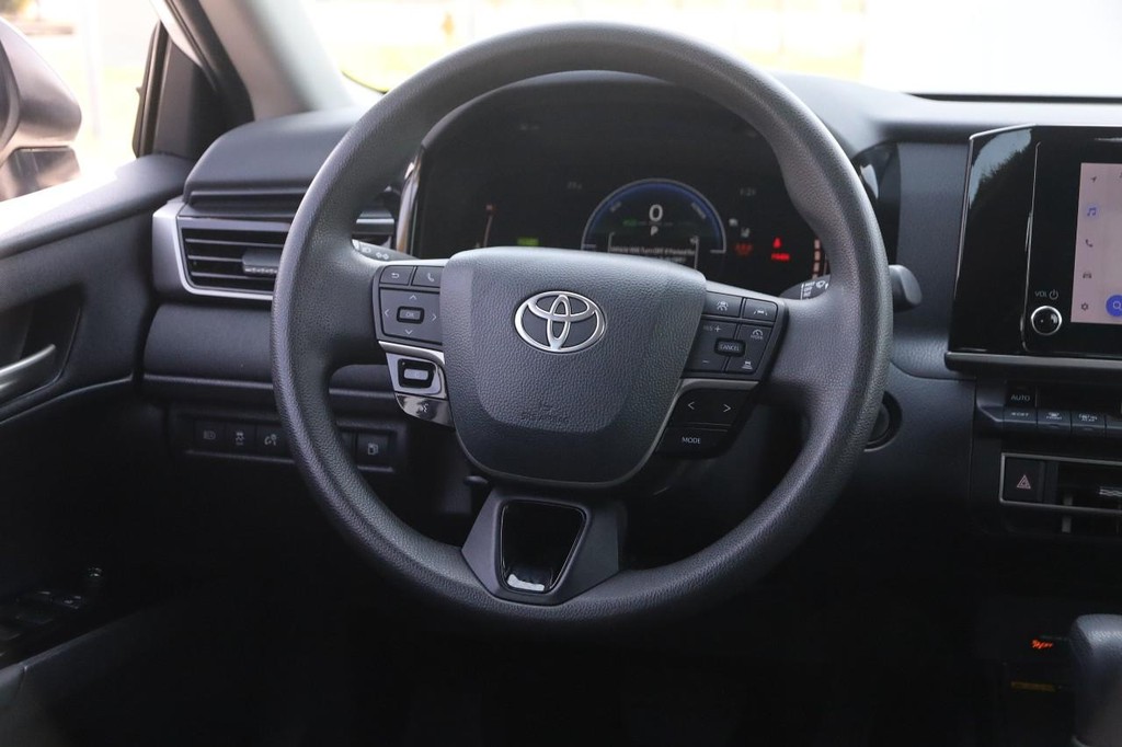 Toyota Camry Vehicle Full-screen Gallery Image 23
