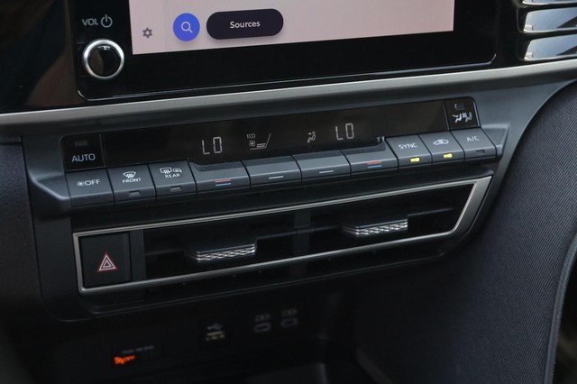 Toyota Camry Vehicle Image 17