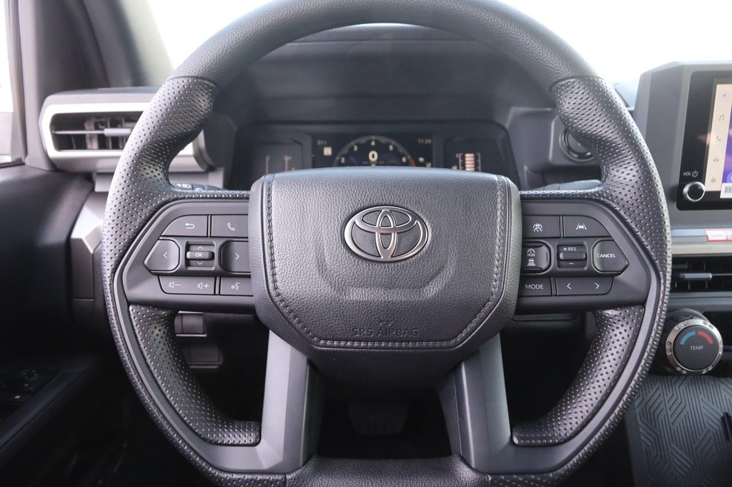 Toyota Tacoma 2WD Vehicle Full-screen Gallery Image 10