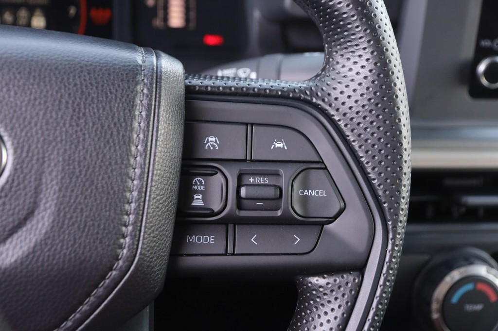 Toyota Tacoma 2WD Vehicle Full-screen Gallery Image 12