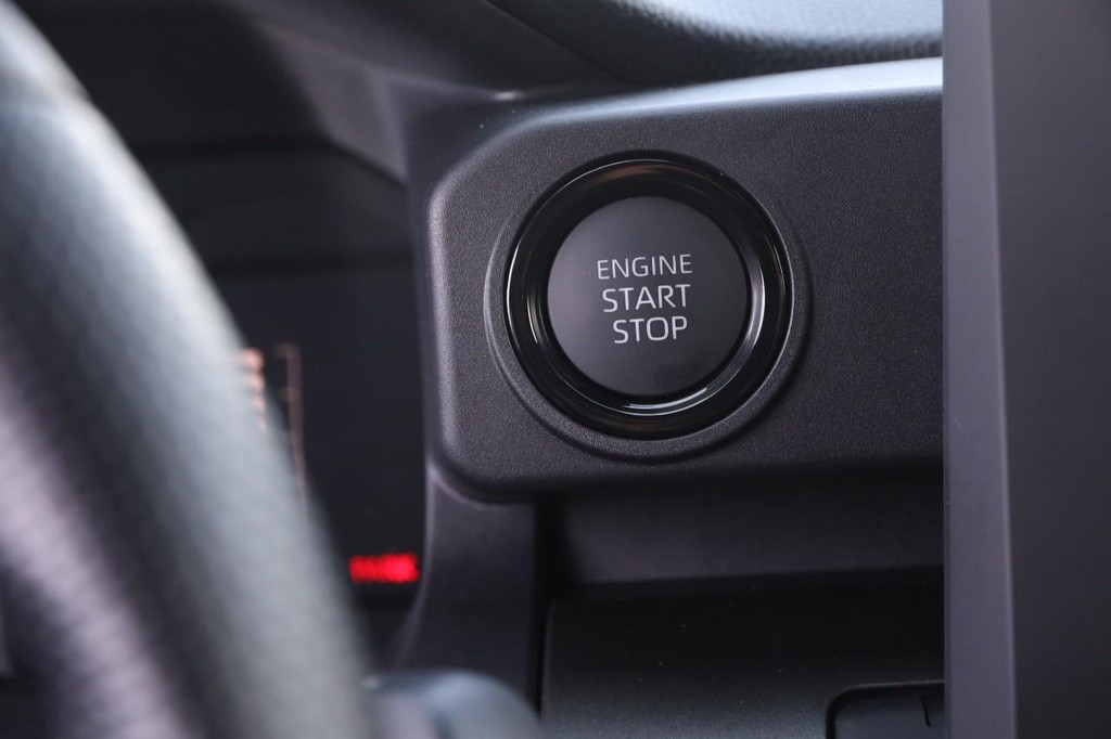 Toyota Tacoma 2WD Vehicle Full-screen Gallery Image 14