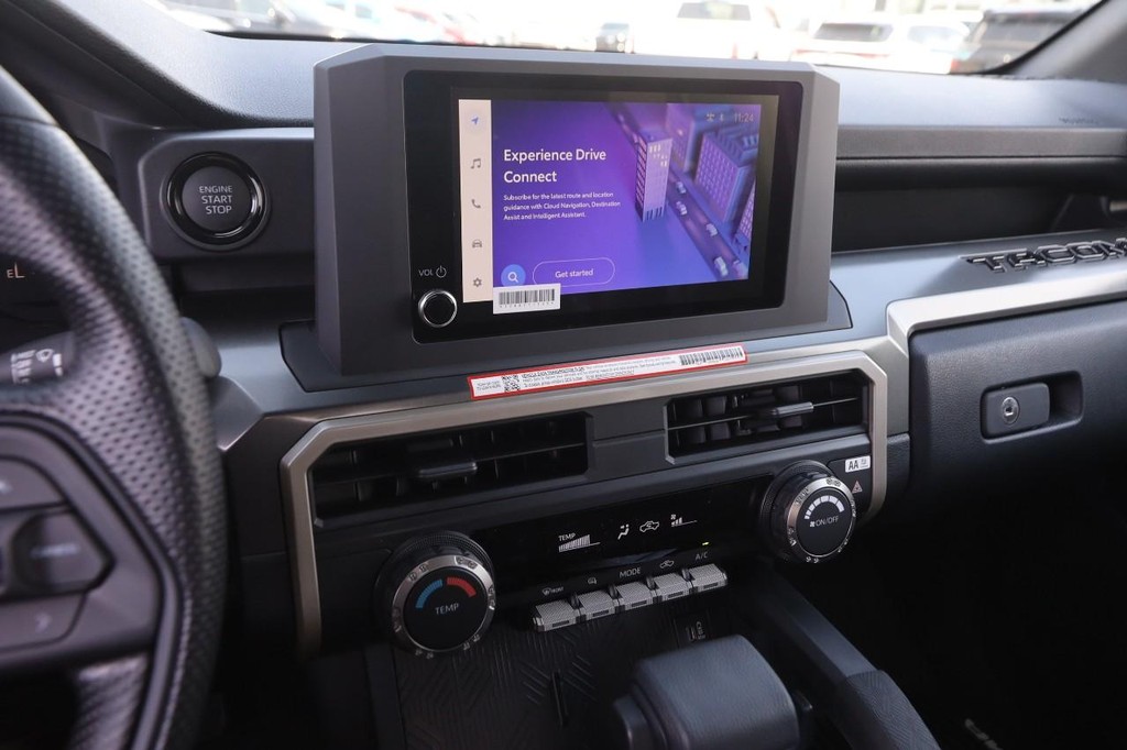 Toyota Tacoma 2WD Vehicle Full-screen Gallery Image 15