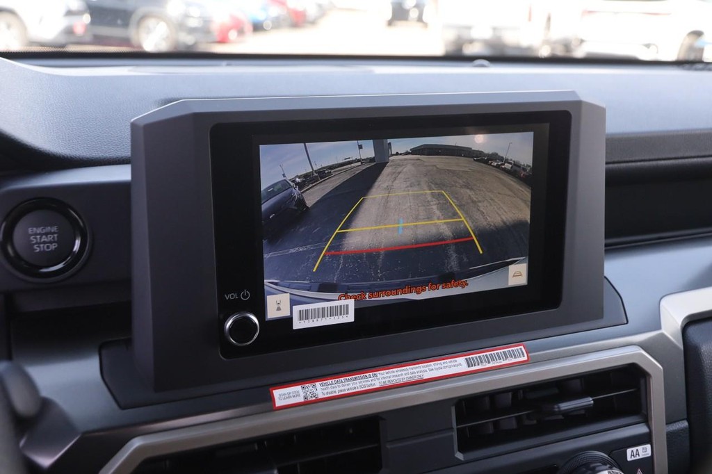 Toyota Tacoma 2WD Vehicle Full-screen Gallery Image 16