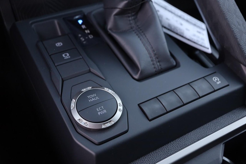 Toyota Tacoma 2WD Vehicle Full-screen Gallery Image 19