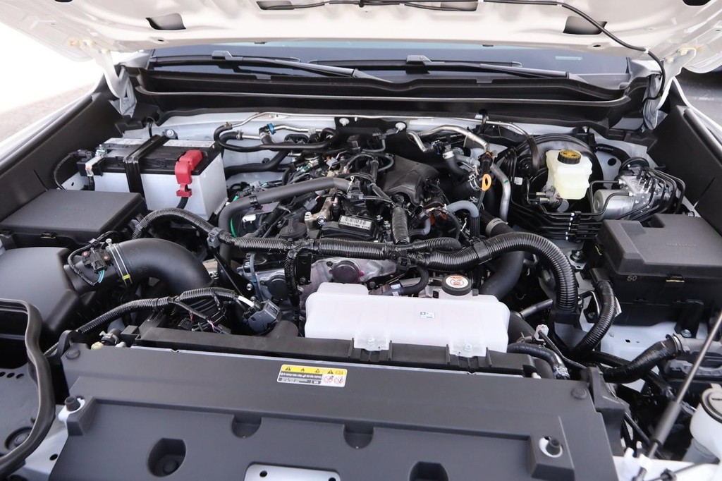 Toyota Tacoma 2WD Vehicle Full-screen Gallery Image 27