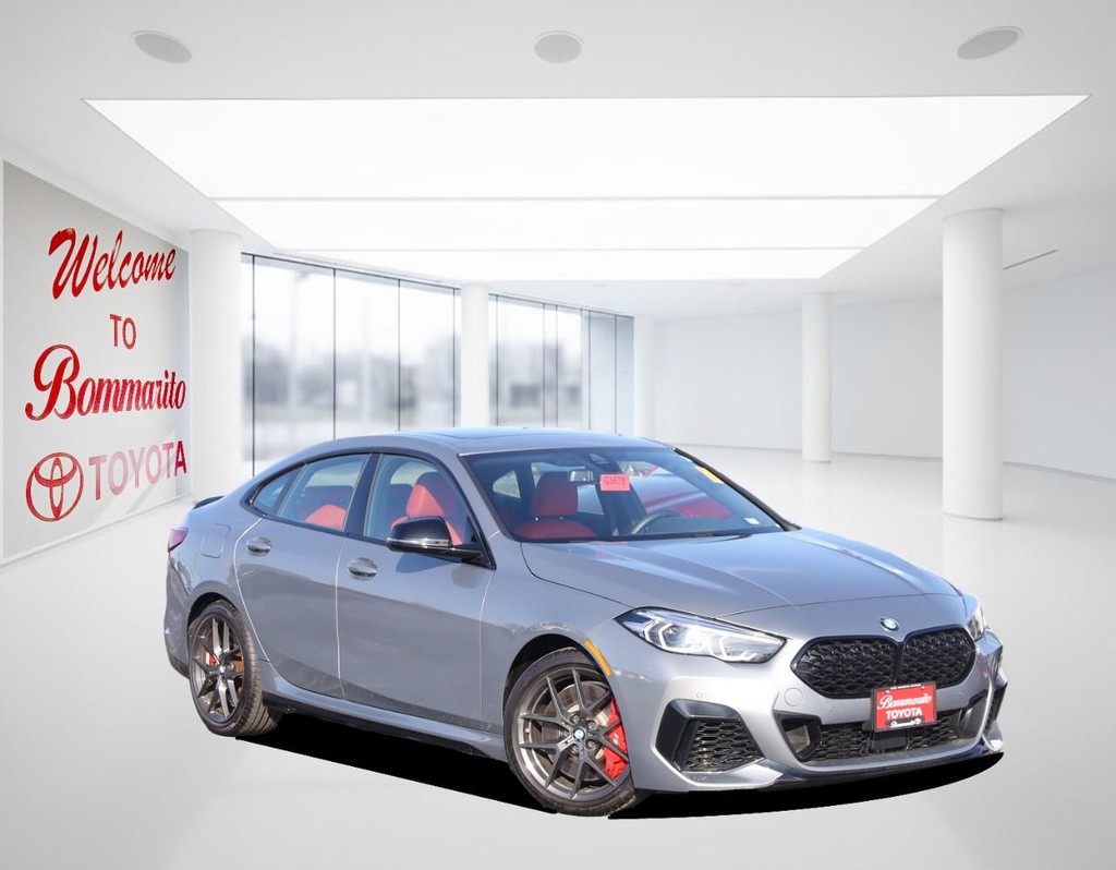 BMW 2 Series Vehicle Full-screen Gallery Image 2