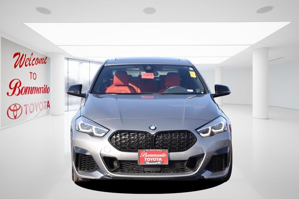 BMW 2 Series Vehicle Full-screen Gallery Image 4