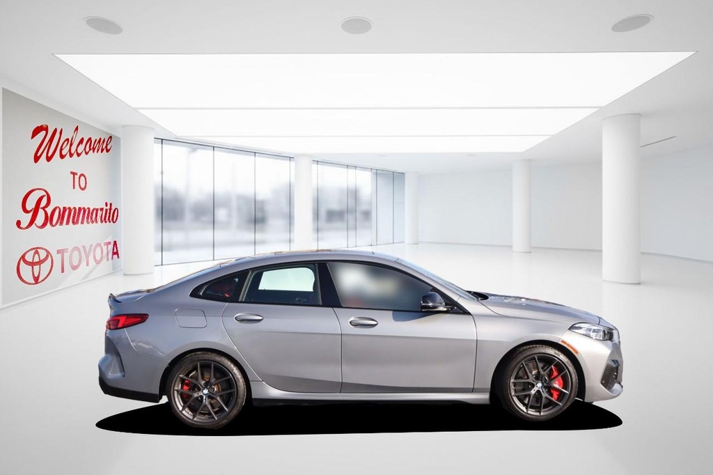 BMW 2 Series Vehicle Full-screen Gallery Image 5