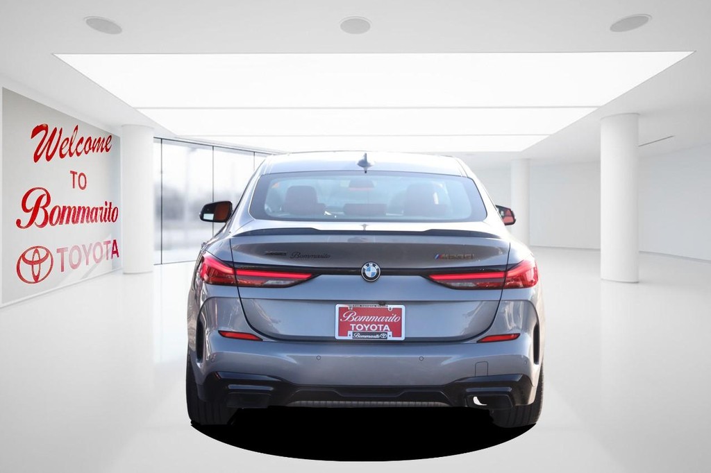 BMW 2 Series Vehicle Full-screen Gallery Image 6