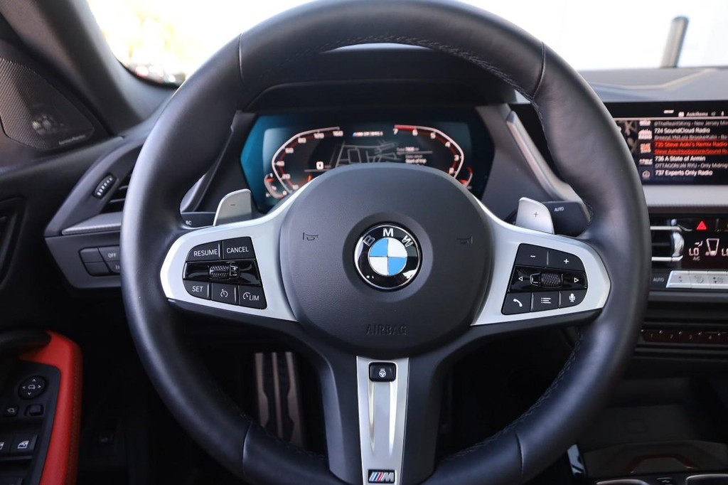 BMW 2 Series Vehicle Full-screen Gallery Image 11