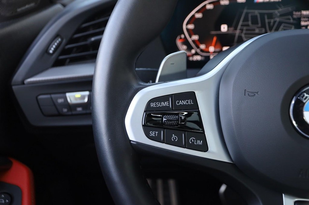 BMW 2 Series Vehicle Full-screen Gallery Image 12