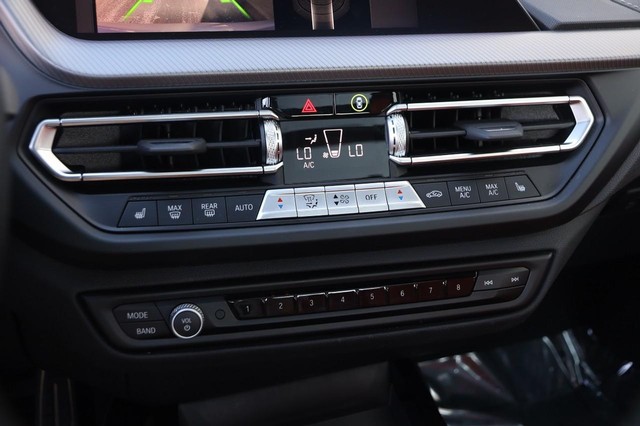 BMW 2 Series Vehicle Image 18