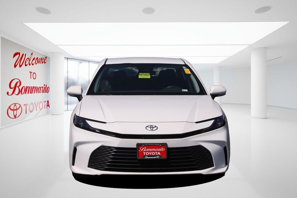 Toyota Camry Vehicle Full-screen Gallery Image 3