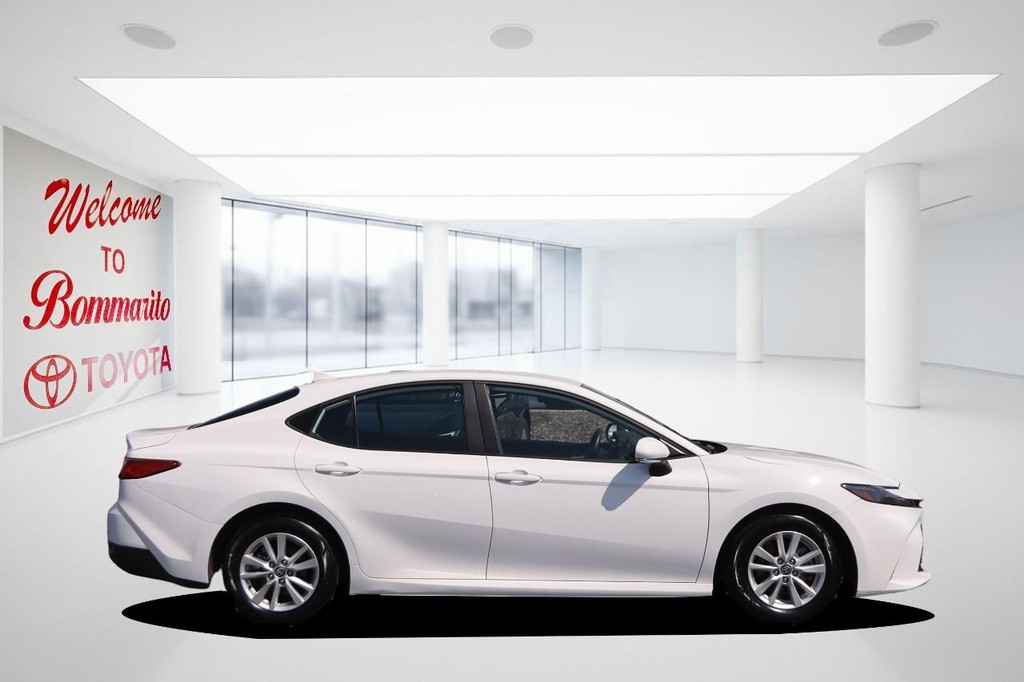 Toyota Camry Vehicle Full-screen Gallery Image 5