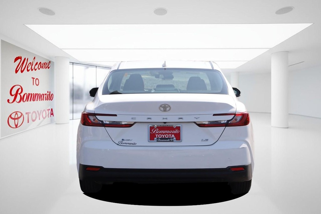 Toyota Camry Vehicle Full-screen Gallery Image 6