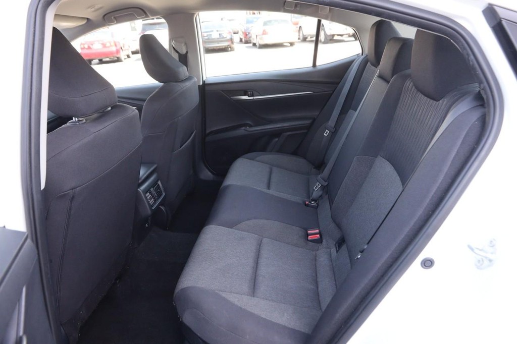 Toyota Camry Vehicle Full-screen Gallery Image 9
