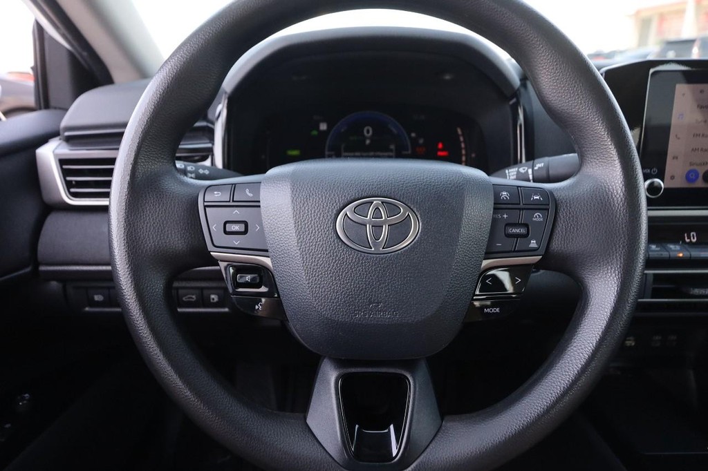 Toyota Camry Vehicle Full-screen Gallery Image 10