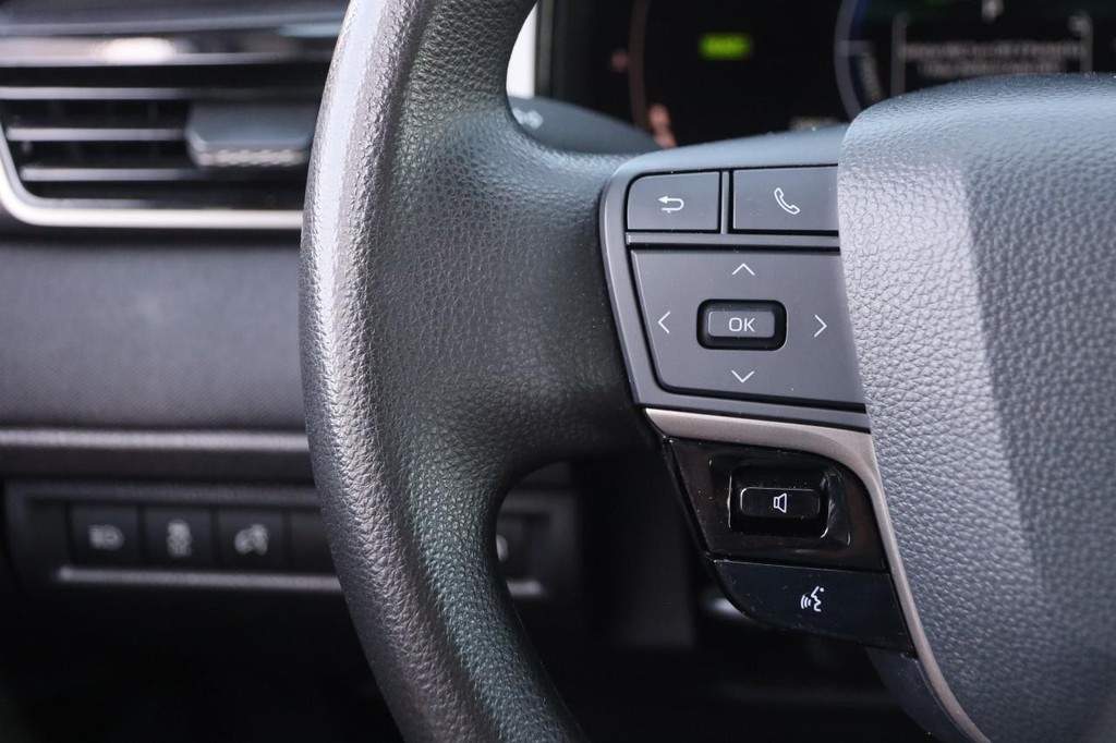 Toyota Camry Vehicle Full-screen Gallery Image 11
